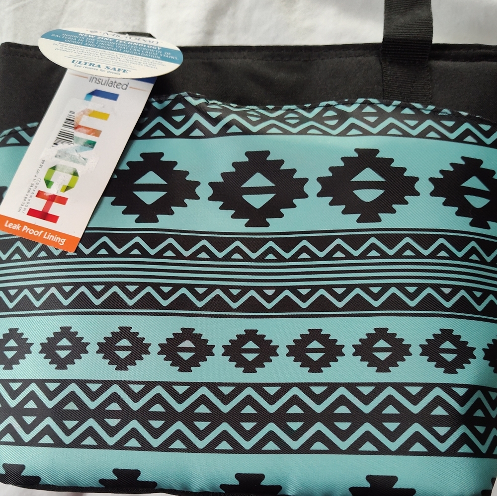 ARTIC ZONE Insulated Lunch Bag.  (NWT)